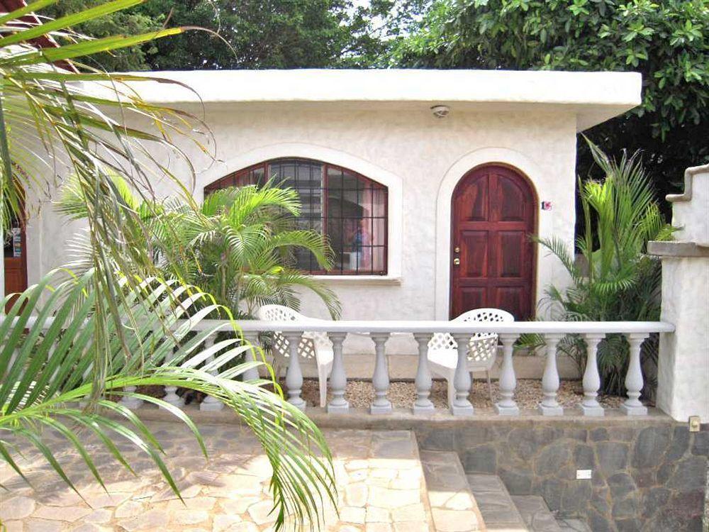 Hotel Flores (Adults Only) Tamarindo Exterior photo